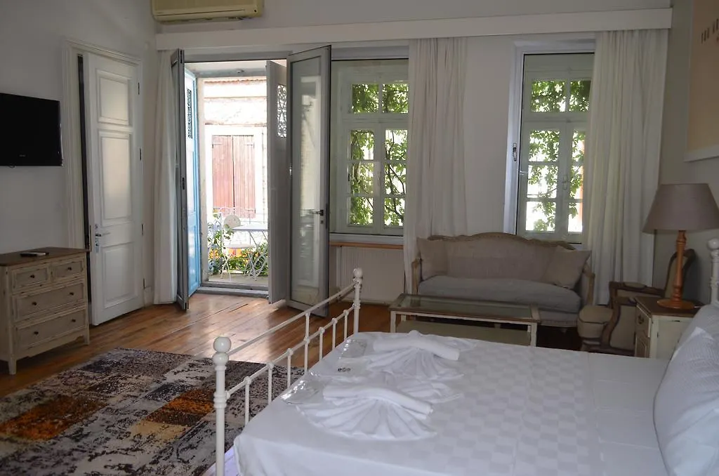 Curcuna Hotel Алачати